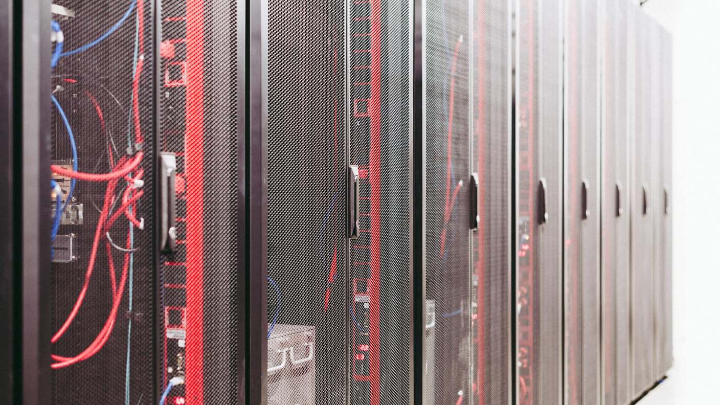 BESS для AI дата-центрів: енергетика GPU-кластерів H100 B200 GB200